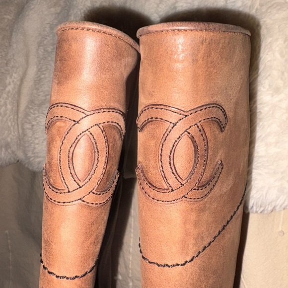 CHANEL CC CLAIR LEATHER TALL RIDING BOOTS sz 38 pre loved - Picture 7 of 16